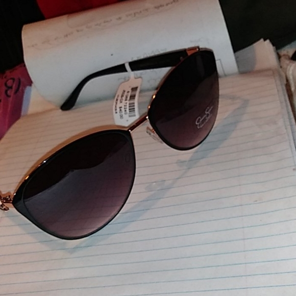 Jessica Simpson Sunglasses - Picture 5 of 8